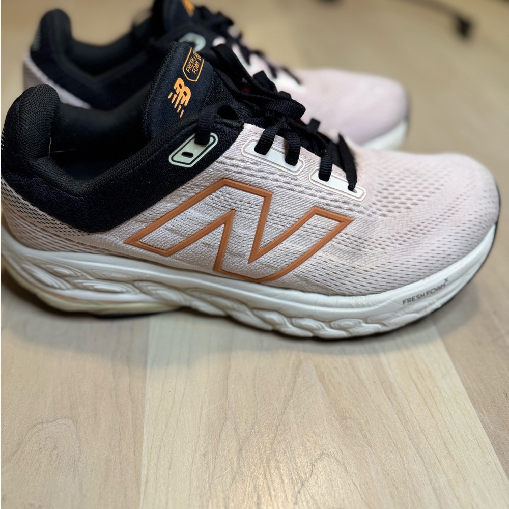 New Balance Fresh Foam Shoes in Light Pink and Black - Picture 5 of 8